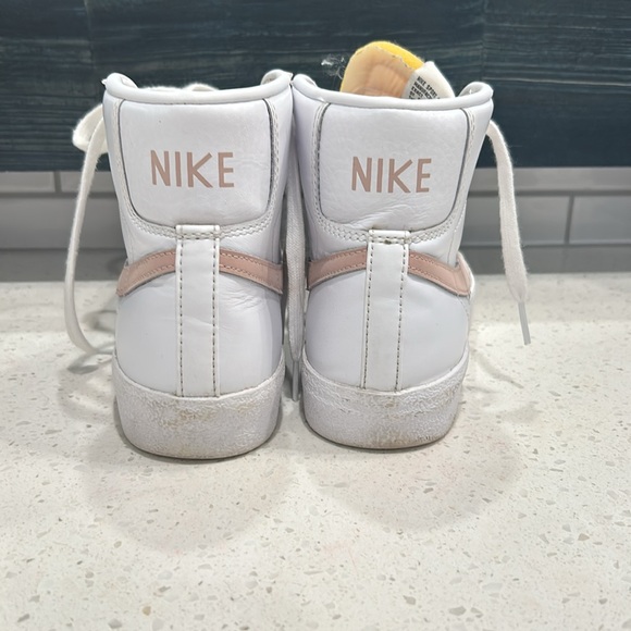 Nike Blazers - Picture 4 of 7